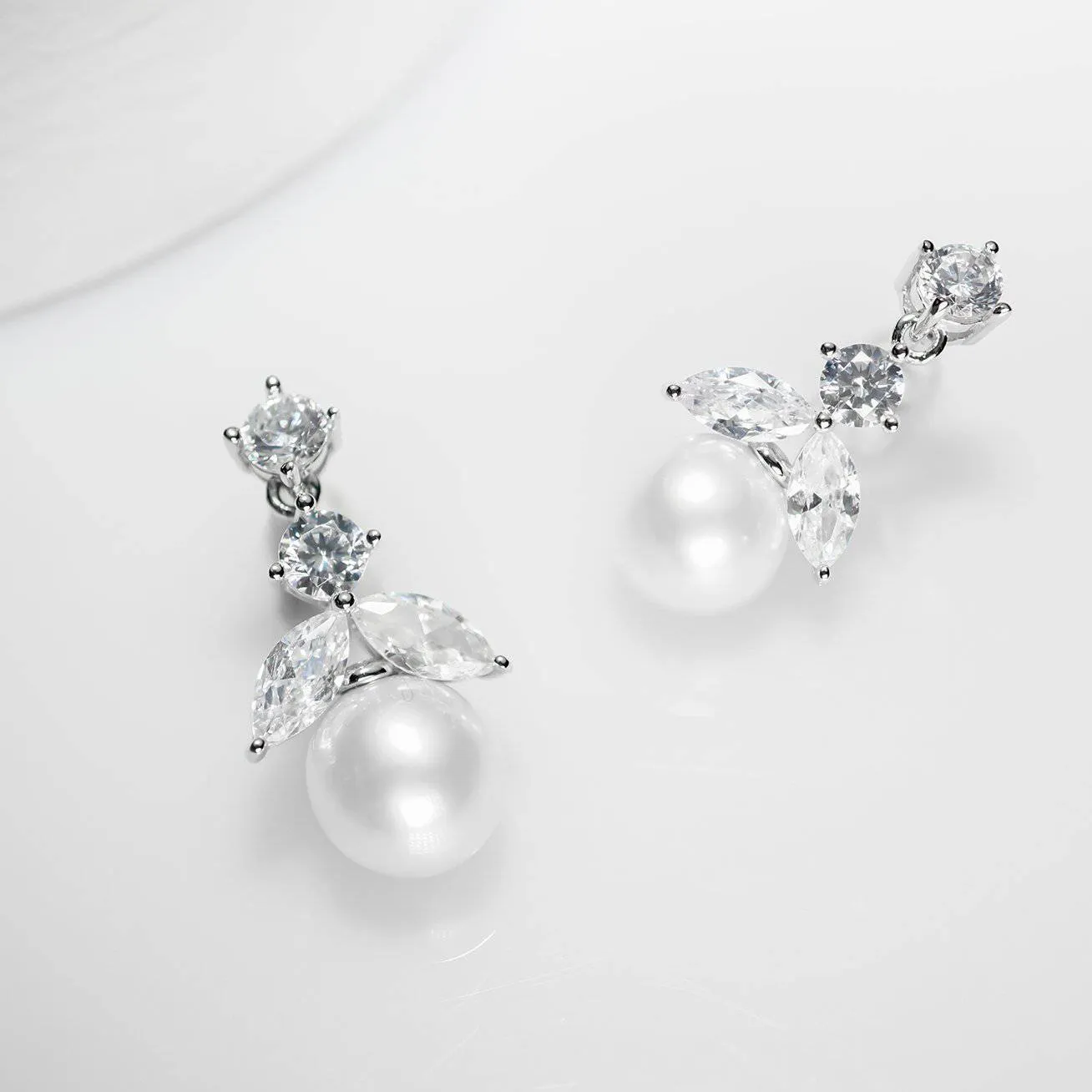 Elegant Freshwater Pearl Earrings WE00054