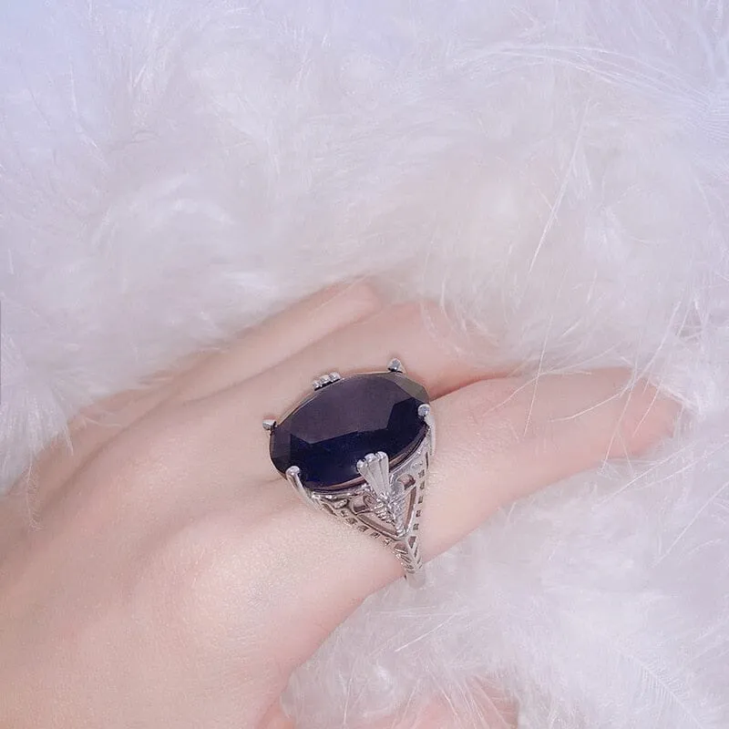 Elegant Oval Shaped Amethyst Ring - 925 Sterling Silver