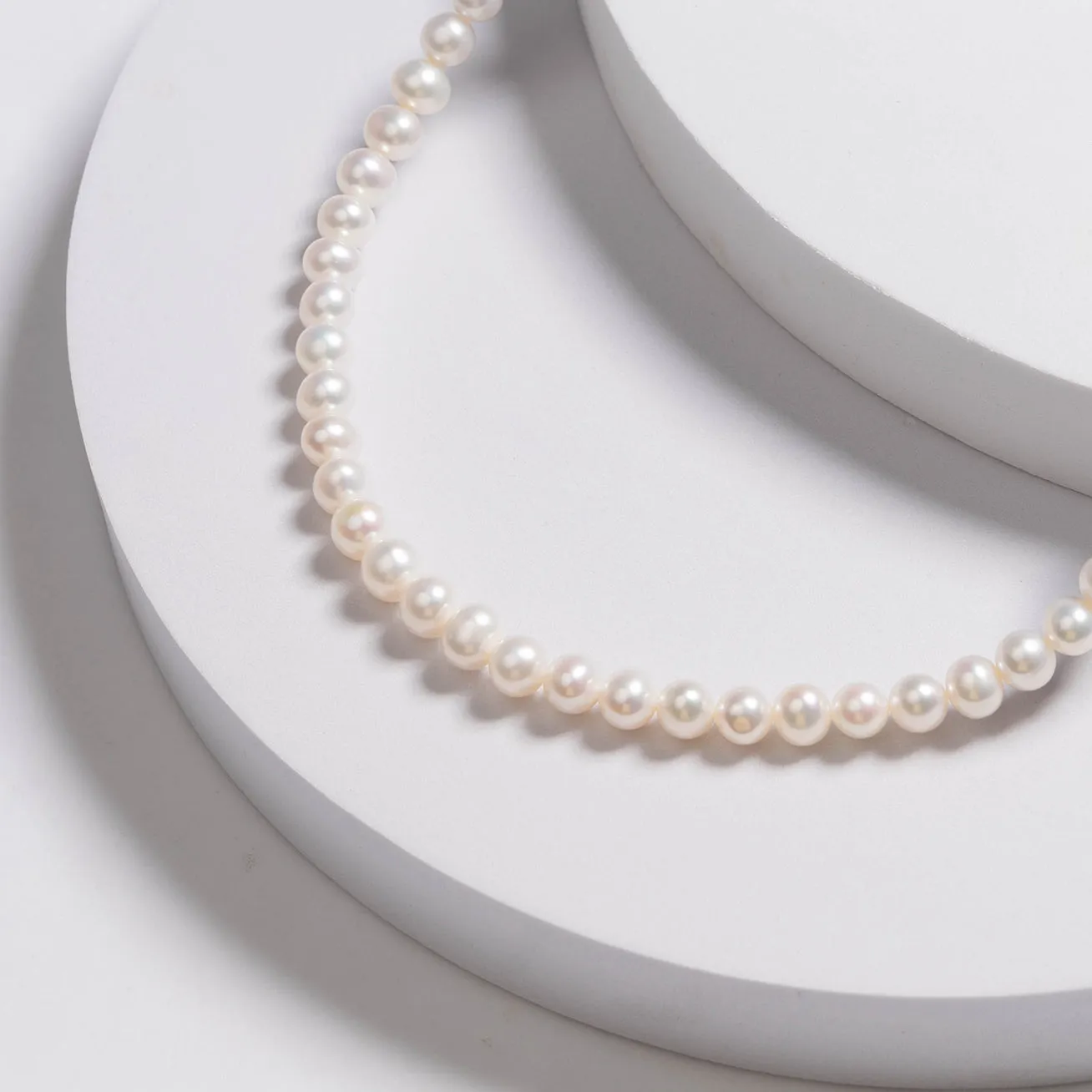 Elegant White Freshwater Pearl Necklace WN00176